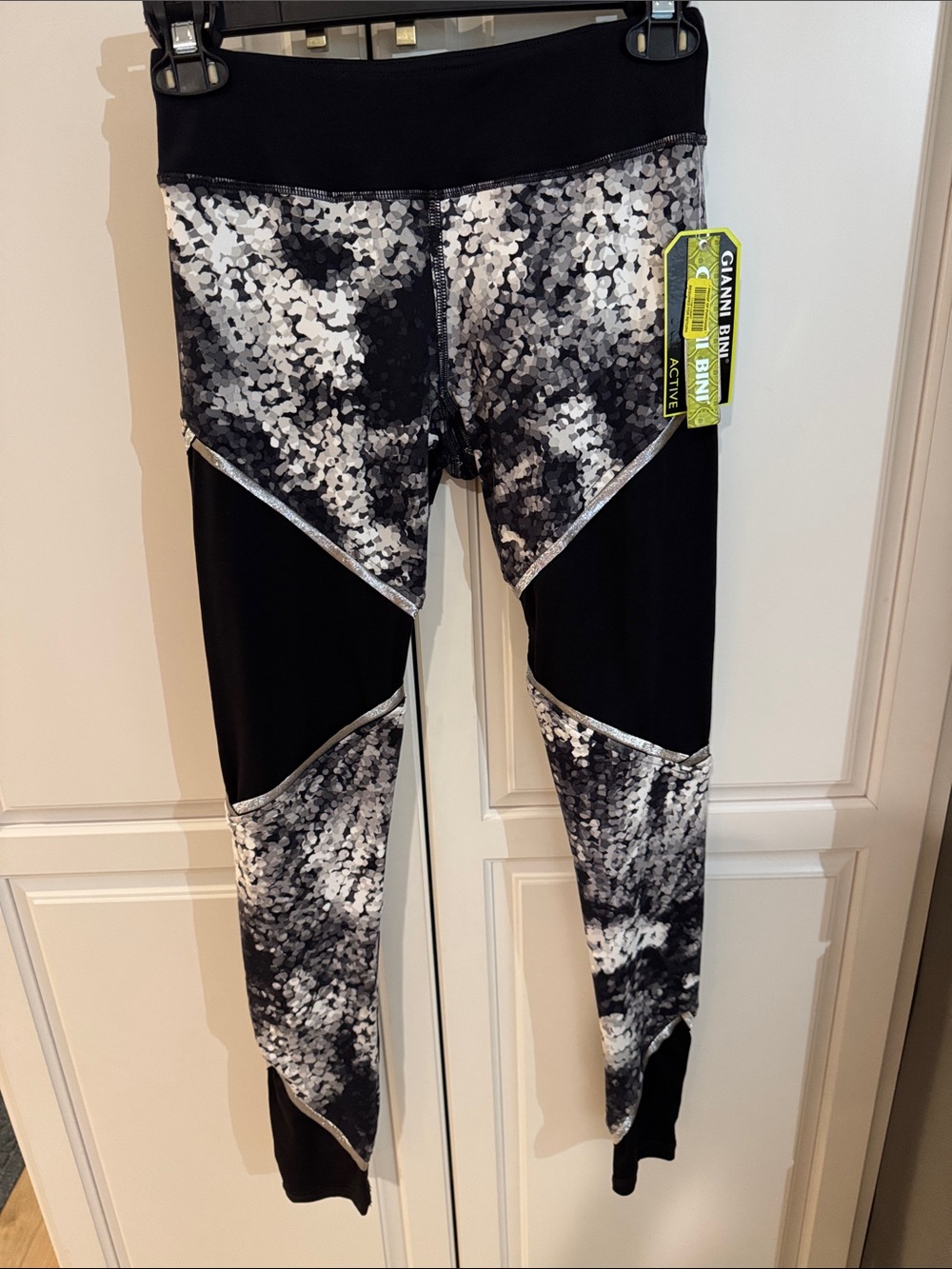 Gianni Bini Black & Gray Abstract Print Active Leggings